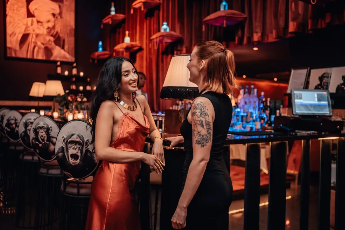 Two guests talking at the bar at LOV